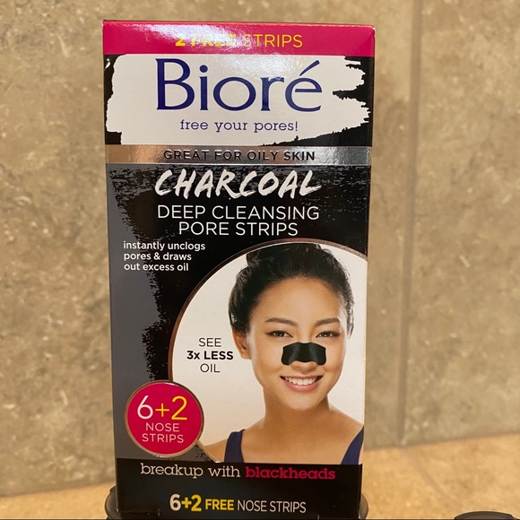 Biore Charcoal Pore Strips & Cleansing Micellar - Picture 3 of 7